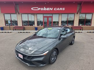 Used 2024 Hyundai Elantra SEL image 1