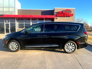 Used 2019 Chrysler Pacifica Touring-L image 1