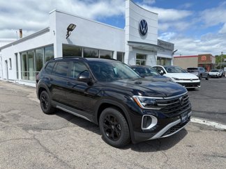 New 2025 Volkswagen Atlas Peak Edition SE image 1
