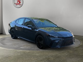 Used 2025 Toyota Camry SE image 1