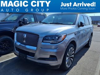 Used 2022 Lincoln Navigator Reserve image 1