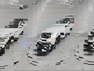 Certified 2024 Volkswagen Tiguan SE image 1