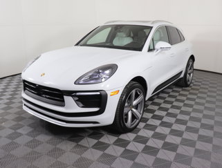 Used 2025 Porsche Macan image 1