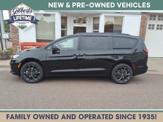 New 2026 Chrysler Pacifica Limited w/ S Appearance Package image 1