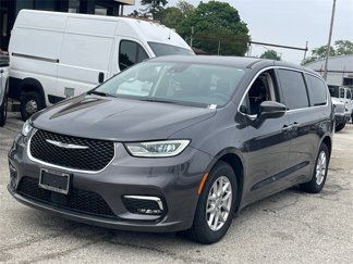 Used 2023 Chrysler Pacifica Touring-L image 1