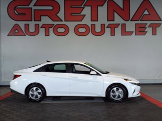 Used 2023 Hyundai Elantra SE image 1
