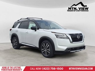New 2025 Nissan Pathfinder Platinum image 1
