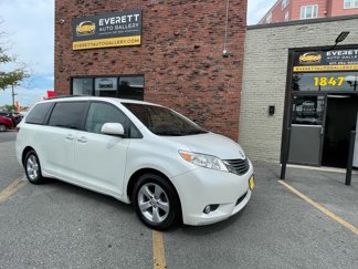 Used 2016 Toyota Sienna XLE image 1