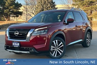 New 2025 Nissan Pathfinder Platinum image 1