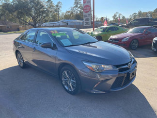 Used 2017 Toyota Camry SE image 1