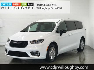 New 2025 Chrysler Pacifica Select image 1