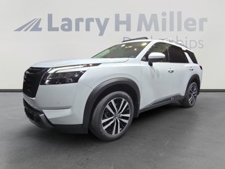 New 2025 Nissan Pathfinder Platinum image 1