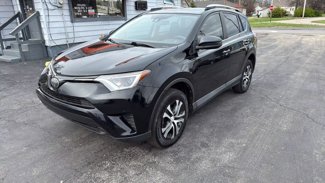 Used 2018 Toyota RAV4 LE image 1