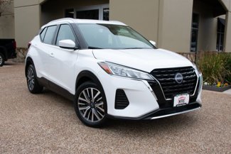 Used 2023 Nissan Kicks SV image 1