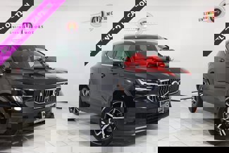 Used 2025 Volvo XC40 B5 Core image 1