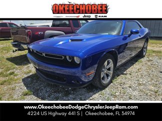 Used 2018 Dodge Challenger SXT image 1