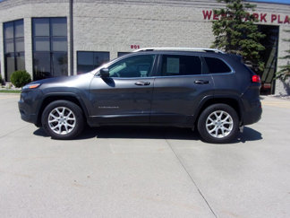 Used 2018 Jeep Cherokee Latitude Plus w/ Cold Weather Group image 1