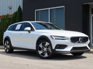 Used 2024 Volvo V60 B5 Cross Country Plus image 1