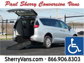 Used 2022 Chrysler Voyager LX image 1