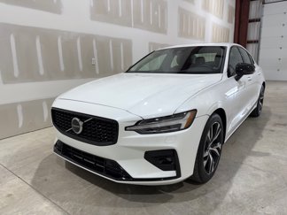 Used 2025 Volvo S60 B5 Core image 1