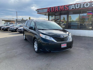 Used 2017 Toyota Sienna LE image 1