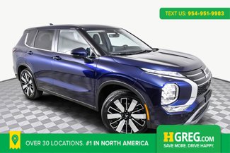Used 2025 Mitsubishi Outlander SE image 1