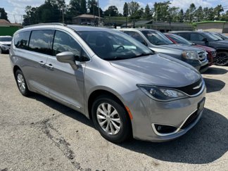 Used 2017 Chrysler Pacifica Touring-L image 1