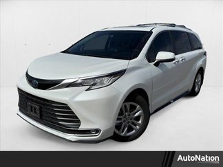 Used 2022 Toyota Sienna Limited image 1