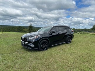 Used 2021 Toyota Highlander XLE image 1