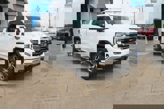 Used 2025 GMC Sierra 1500 SLT image 1