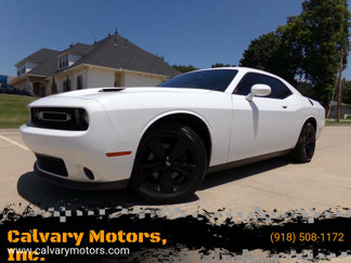 Used 2020 Dodge Challenger SXT image 1