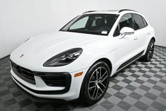 Certified 2025 Porsche Macan image 1