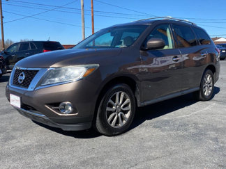 Used 2016 Nissan Pathfinder SV image 1