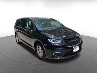 Used 2024 Chrysler Pacifica Touring-L image 1