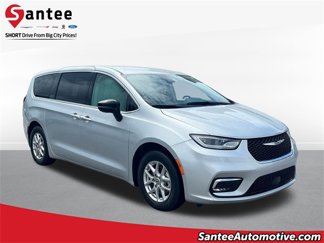 Used 2024 Chrysler Pacifica Touring-L image 1