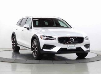 Used 2024 Volvo V60 B5 Cross Country Ultimate image 1