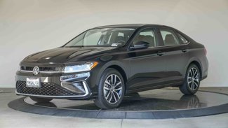 Used 2025 Volkswagen Jetta SE image 1