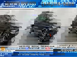 Used 2021 Volkswagen Tiguan SE image 1