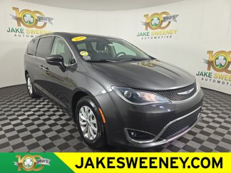 Used 2019 Chrysler Pacifica Touring Plus image 1