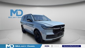 New 2025 Lincoln Navigator Reserve w/ Jet Appearance Package image 1