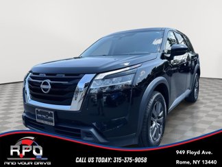 Used 2022 Nissan Pathfinder S image 1