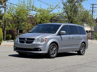 Used 2017 Dodge Grand Caravan SXT image 1
