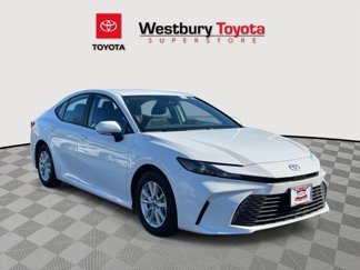 Used 2025 Toyota Camry LE image 1