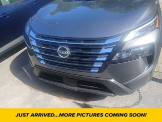 Used 2024 Nissan Rogue SV image 1