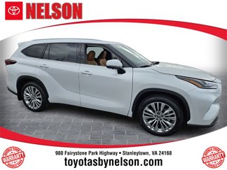 New 2025 Toyota Highlander Platinum image 1