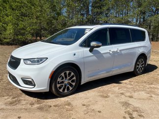 New 2025 Chrysler Pacifica Pinnacle image 1