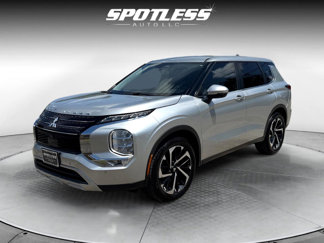 Used 2022 Mitsubishi Outlander SE image 1