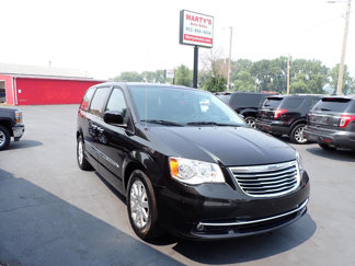 Used 2016 Chrysler Town & Country Touring w/ Driver Convenience Group image 1