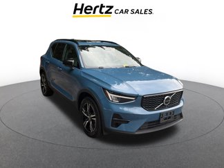 Used 2024 Volvo XC40 B5 Core image 1