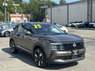 Used 2025 Nissan Kicks SR image 1
